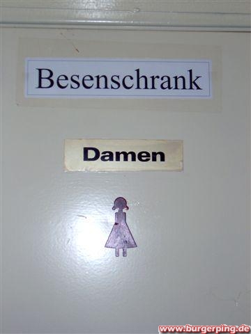 Besenschrank und WC